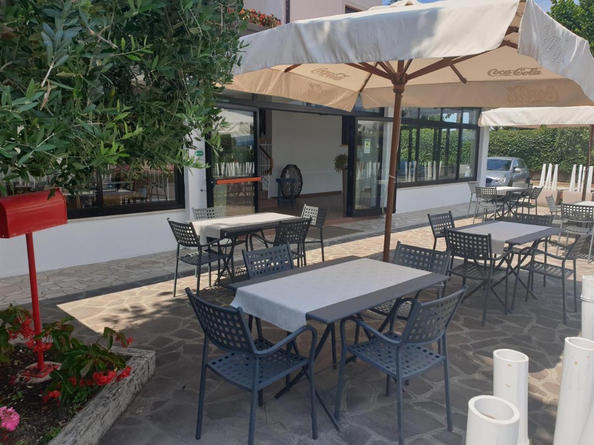 Hotel La Favorita Peschiera del Garda Bagian luar foto