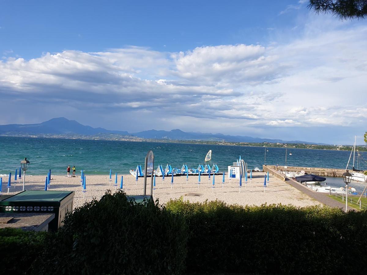 Hotel La Favorita Peschiera del Garda Bagian luar foto