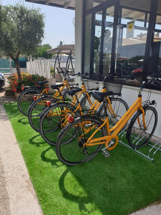 Hotel La Favorita Peschiera del Garda Bagian luar foto