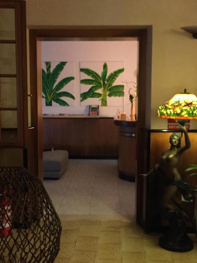 Hotel La Favorita Peschiera del Garda Bagian luar foto