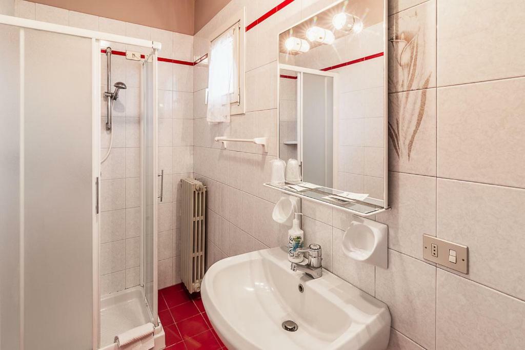 Hotel La Favorita Peschiera del Garda Bagian luar foto