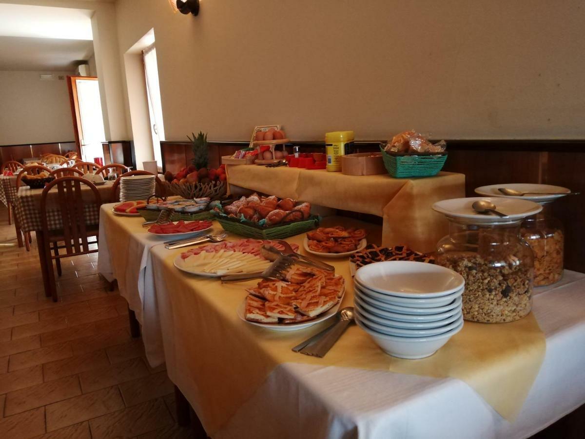 Hotel La Favorita Peschiera del Garda Bagian luar foto