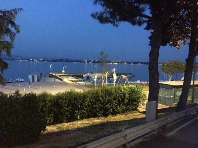 Hotel La Favorita Peschiera del Garda Bagian luar foto